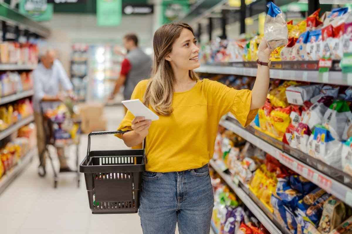Donna che fa la spesa
