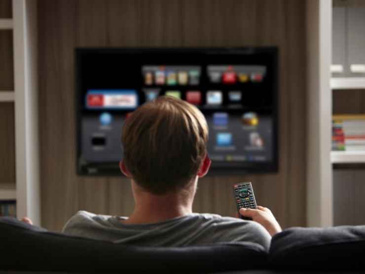 Guardare la tv, dispositivo illegale