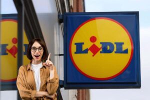 la scritta Lidl ed una ragazza che ha avuto un'idea