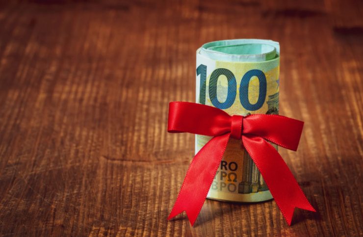 rotolo di banconote da 100 euro