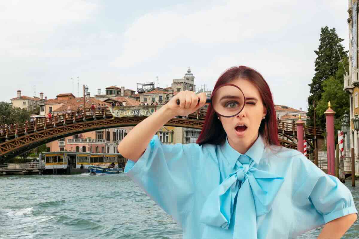 Donna con lente di ingrandimento, Venezia ponte