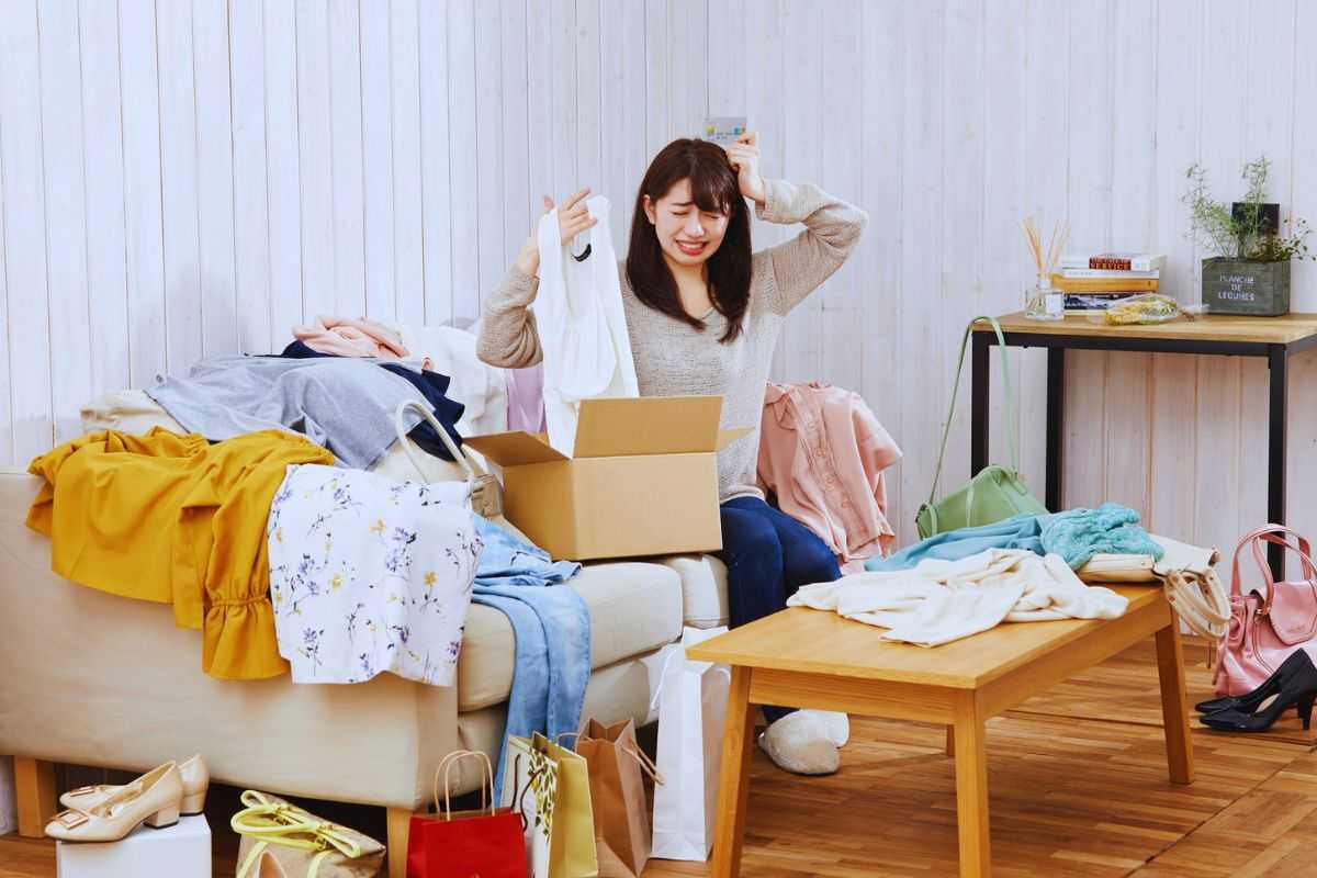 Donna confusa su cosa tenere e buttare