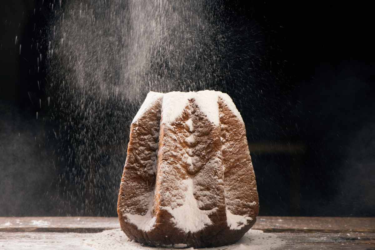 pandoro con lo zucchero a velo