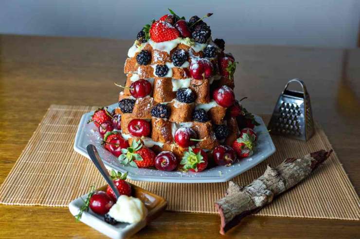 Pandoro con frutti di bosco