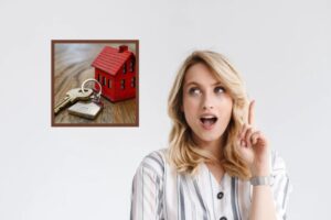 donna con bocca aperta e dita alzato e nel riquadro delle chiavi e una casetta in miniatura