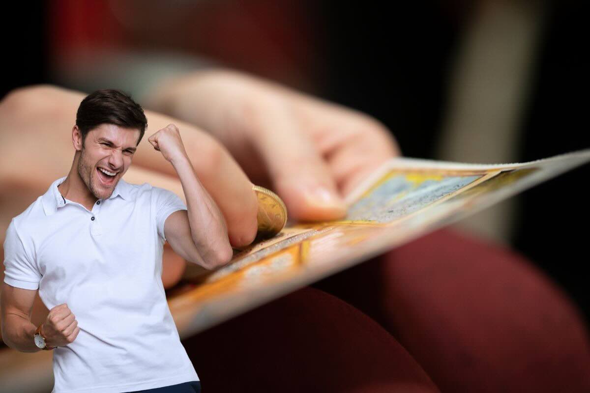 Uomo esulta, grattare tagliando