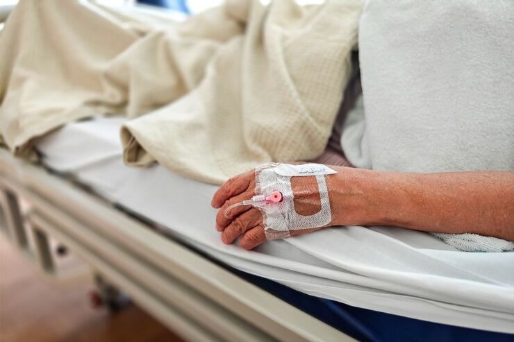 Paziente letto ospedale 