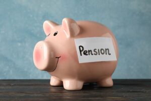 un salvadanaio con la scritta pensione