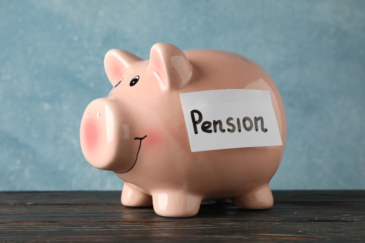 un salvadanaio con la scritta pensione