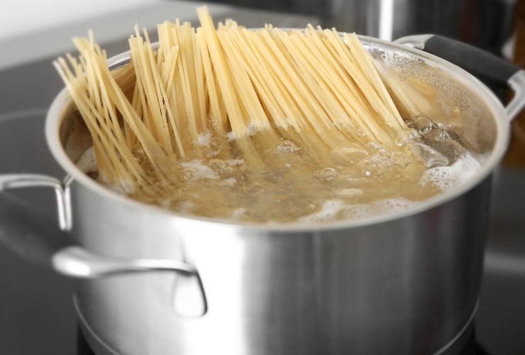 pasta nella pentola