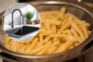 pasta scolata e rubinetto cucina
