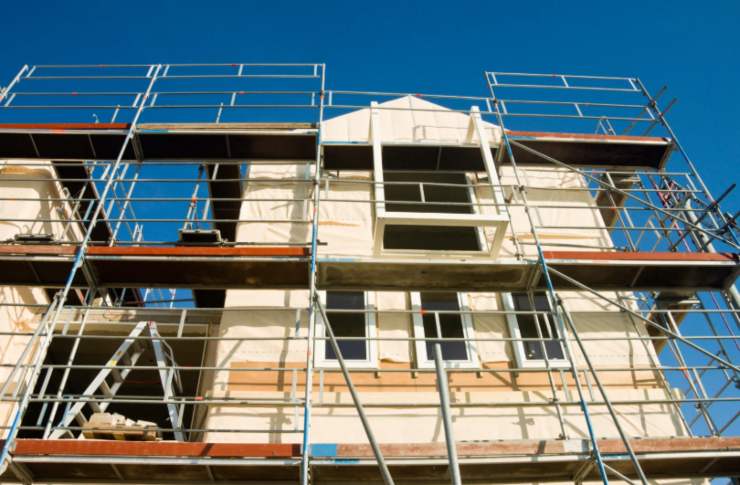 palazzo con i ponteggi